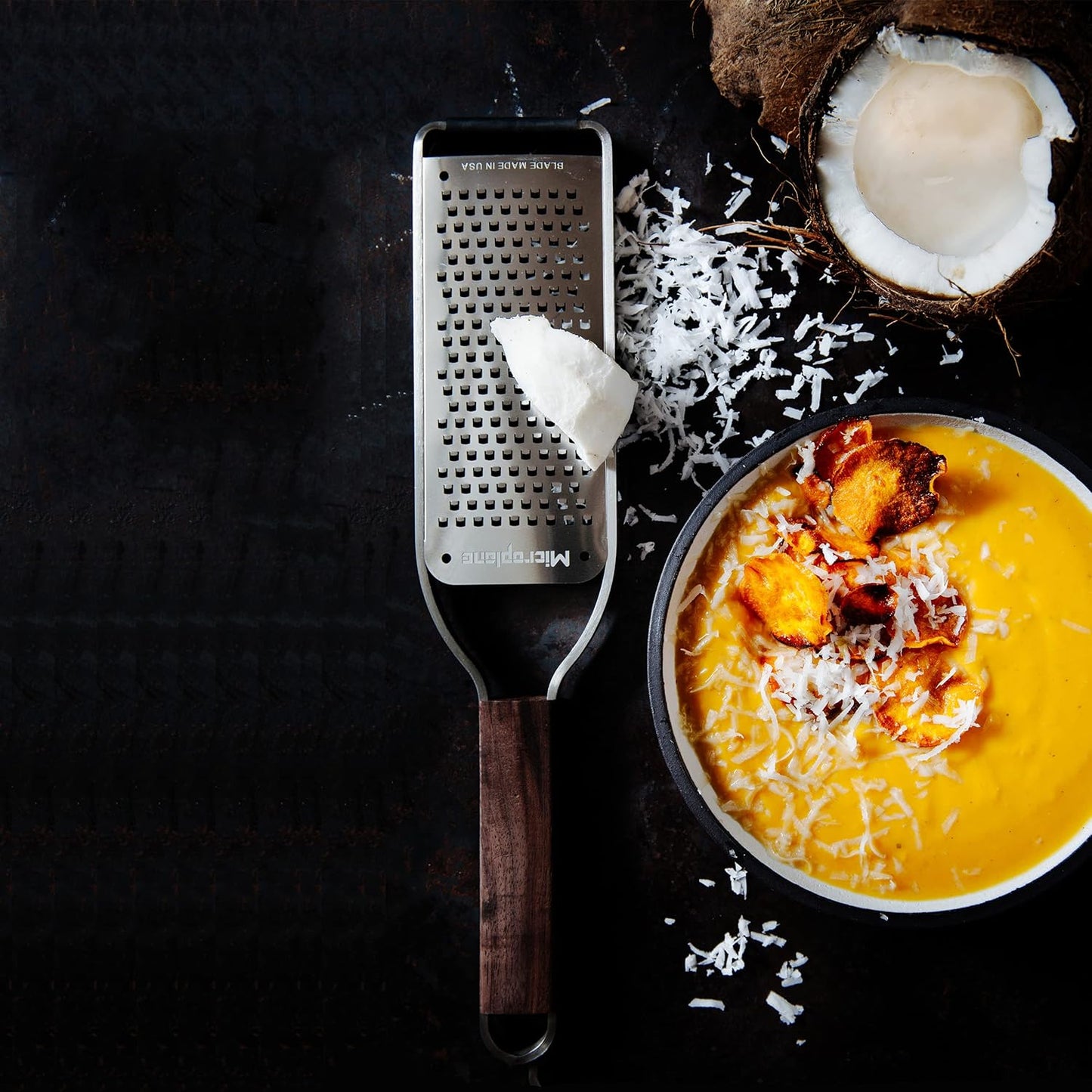 Microplane Kitchen Grater Coconut, Nuts and Horseradish Grater for Cheese, Carrot, Ginger, Coconut, Nuts and Horseradish from the Master Collection in Walnut Wood and Stainless Steel