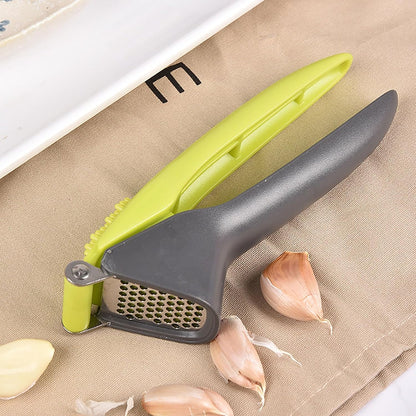 Garlic Press Machine, 7 Inch Plastic and Stainless Steel Random Color Garlic Grinding Tool for Kitchen and Outdoors (1)