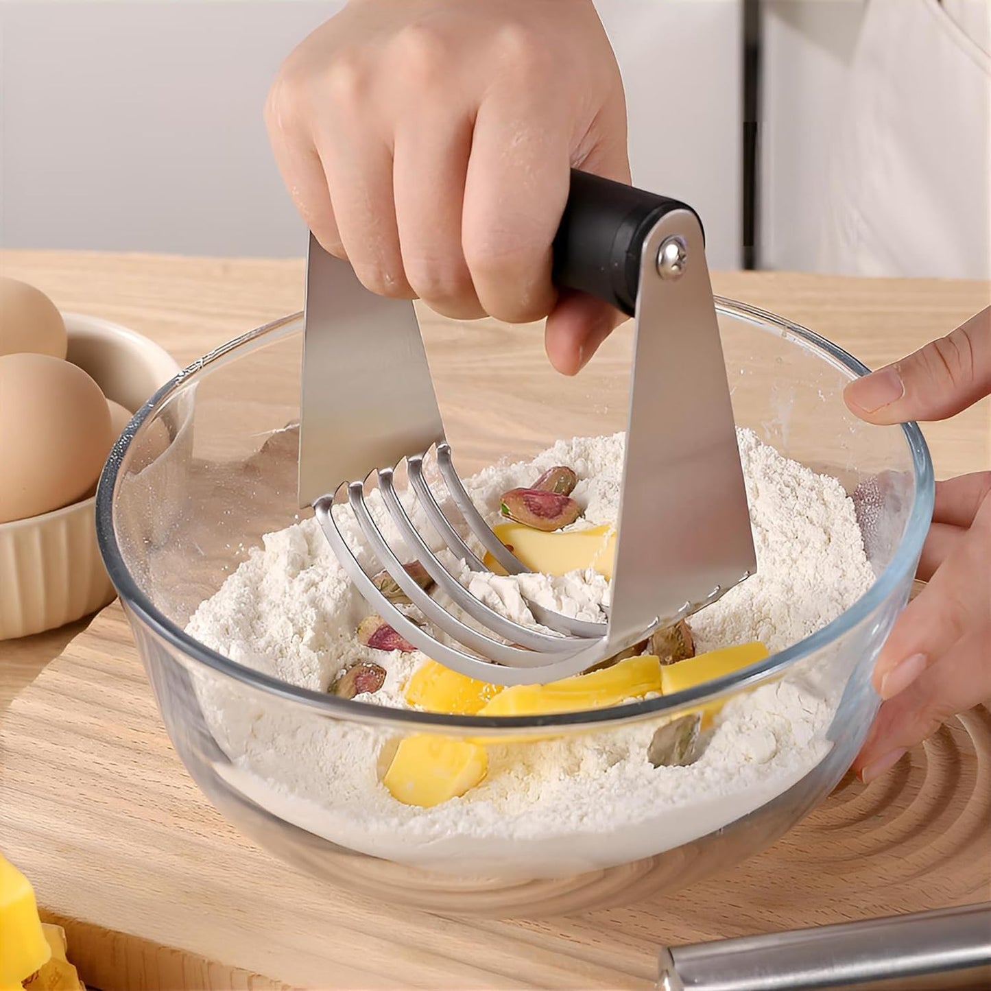 Dough Blender, Top Professional Pastry Cutter with Heavy Duty Stainless Steel Blades, Medium Size, Black