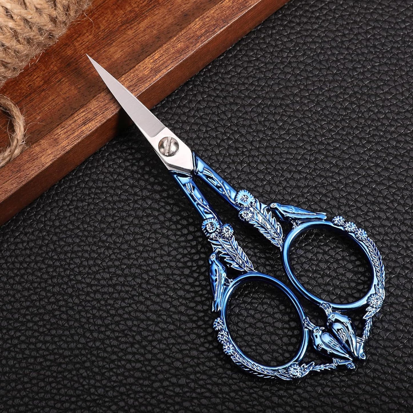 YOUGUOM Sewing Embroidery Scissors, Small Thread Scissor for Craft Artwork Needlework Yarn Knitting Detail Snips, Black Cute Bird Shears
