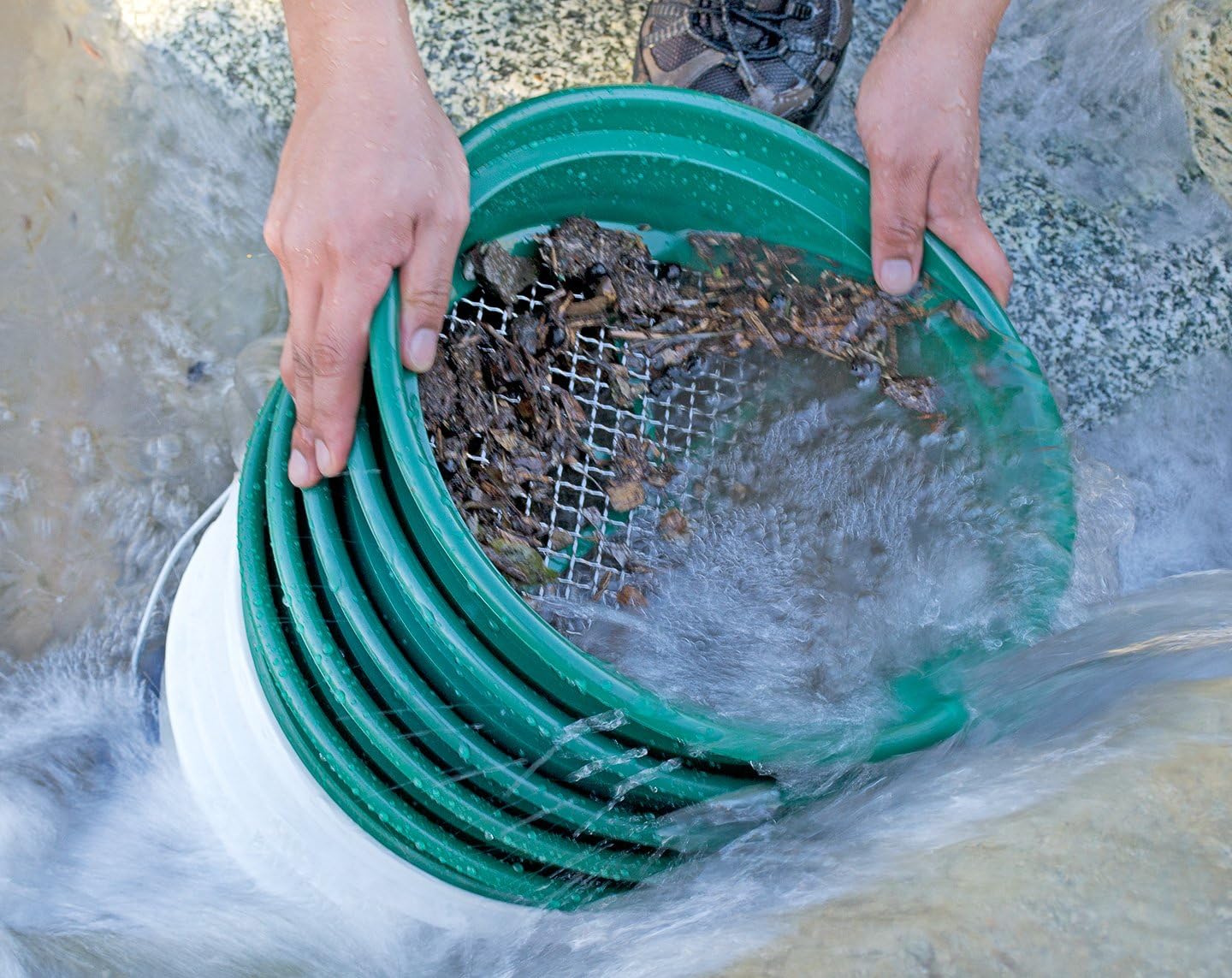SE 13.25 Inch Wide Stackable Classifier Gold Prospecting Pan - 1/8 Inch Stainless Steel Mesh Sifting Pan, Green