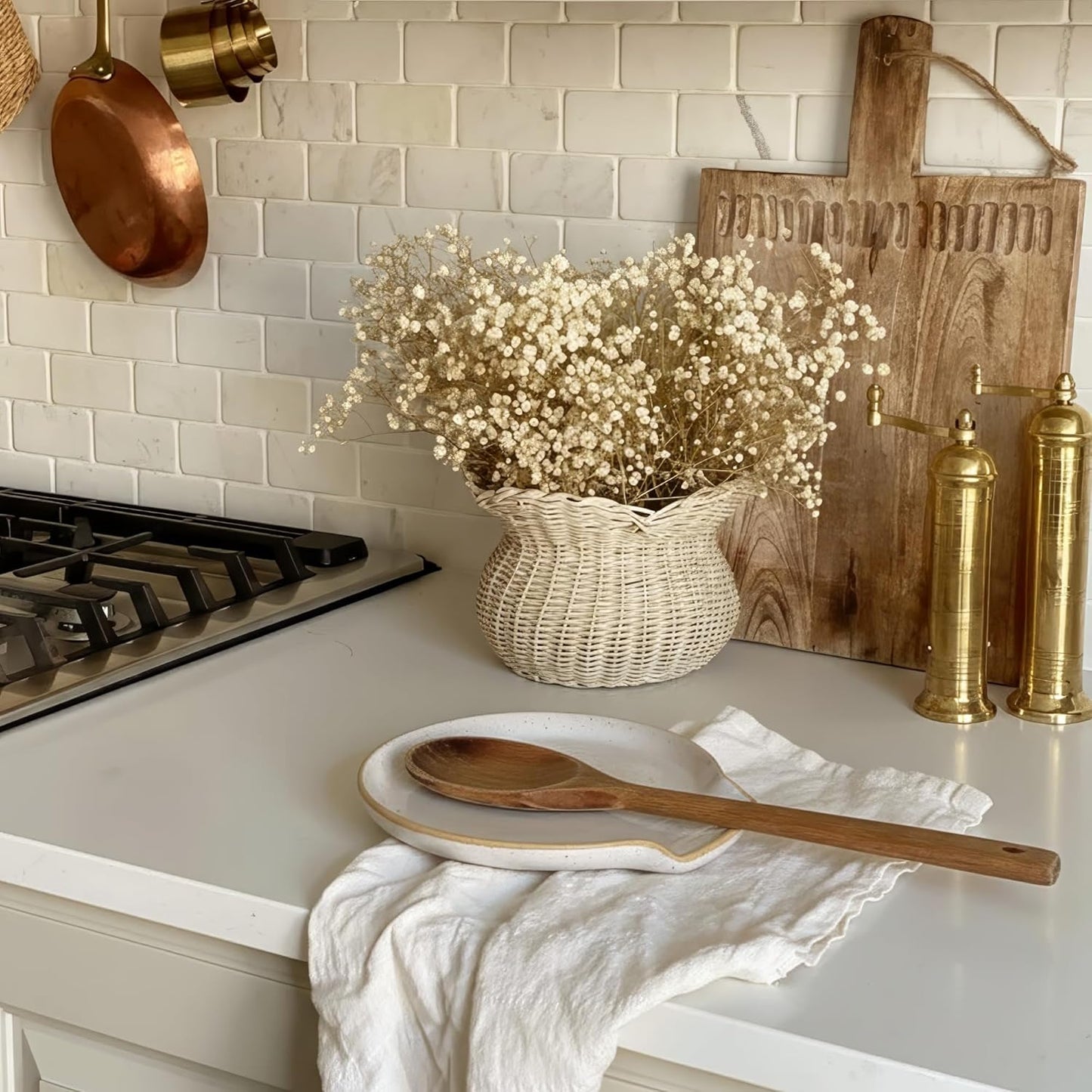 Beautiful Ceramic Spoon Rest for Stove Top - Perfectly Sized Spoon Holder for Your Kitchen Countertop - Easy to Clean and Dishwasher Safe, Perfect Addition to Any Kitchen Counter for Everyday Cooking