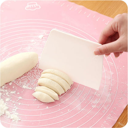 GUCUJI Large Cake Scraper Pizza Dough Pastry Cutter