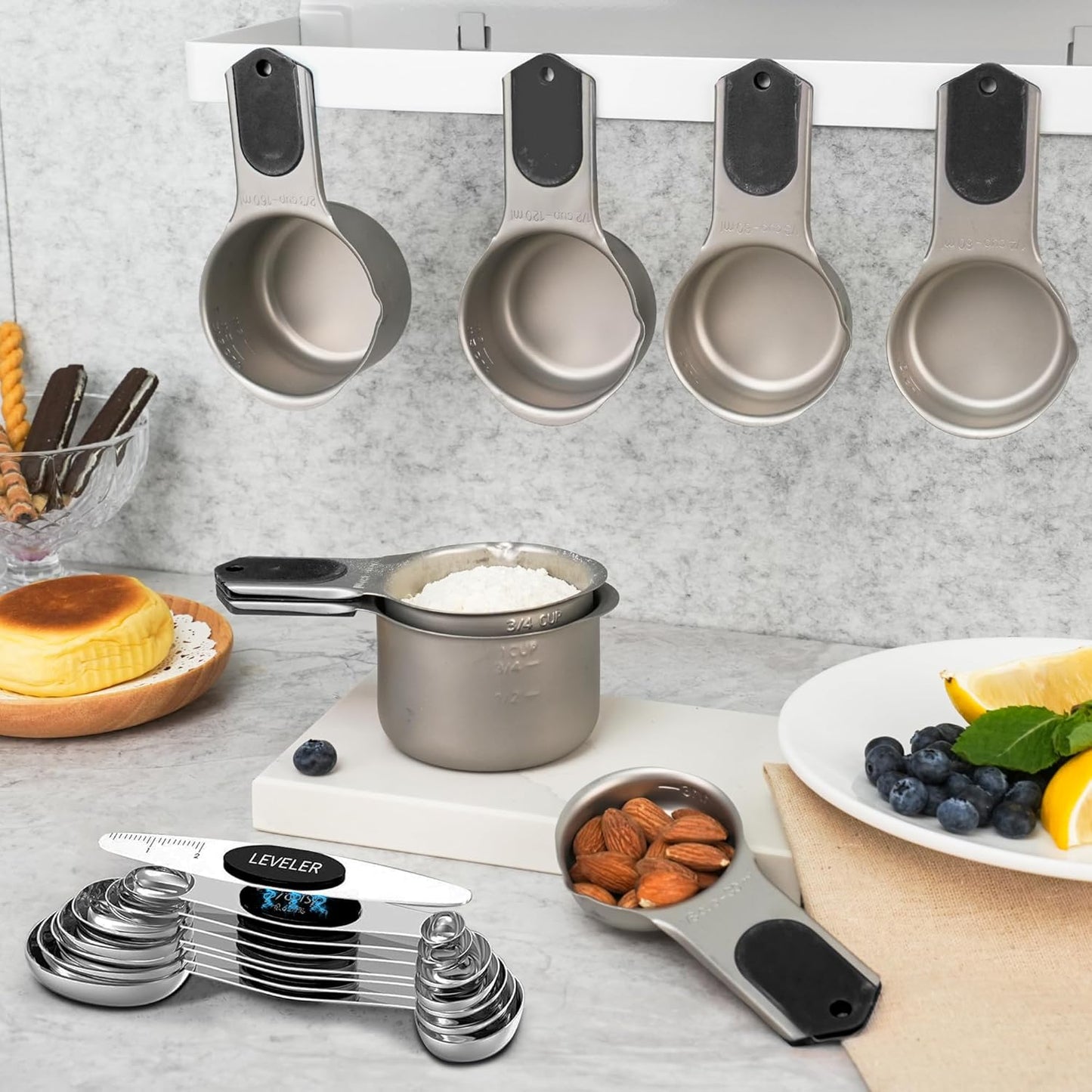 Magnetic Measuring cups and spoons Set, 304 Stainless Steel 5 Magnetic Measuring Cup and 8 Double Sided Measuring Spoons with 1 Leveler，Kitchen Gadgets for Cooking & Baking