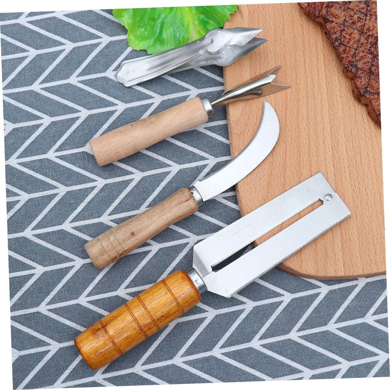 Cabilock 4pcs Stainless Steel Pineapple Slicer Fruit Stem Remover Corer Peeler Strawberry Huller Kitchen Gadgets