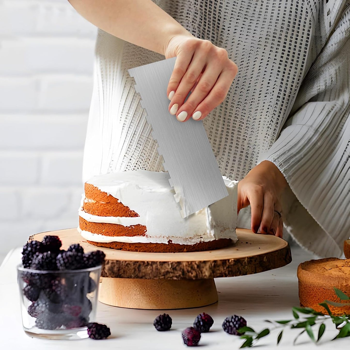 2 Pcs Stainless Steel Cake Scraper, 8.6-inch Double Sided Patterned Edge Stripe Edge Smoother Scraper, Cake Decorating Comb Metal Cake Scraper for Butter Mousse Cream Decoration