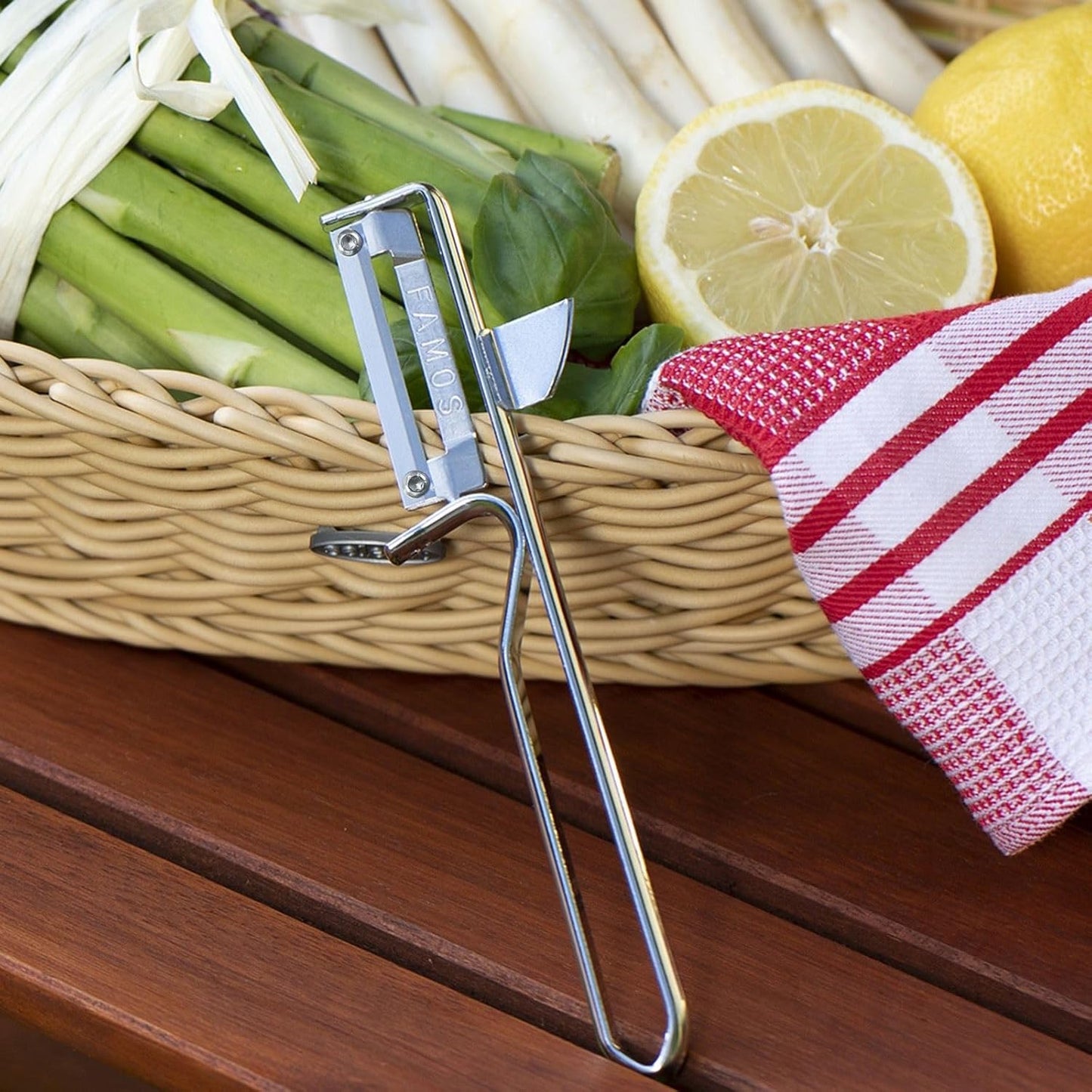 Swivel peeler "Famos"