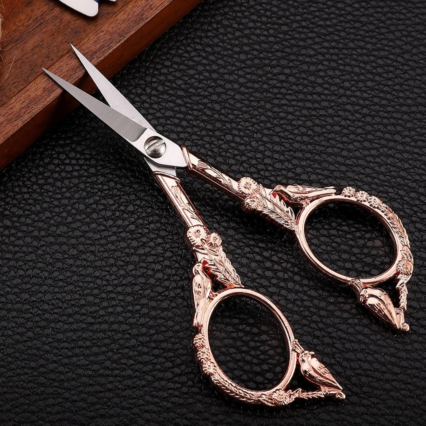 YOUGUOM Sewing Embroidery Scissors, Small Thread Scissor for Craft Artwork Needlework Yarn Knitting Detail Snips, Black Cute Bird Shears