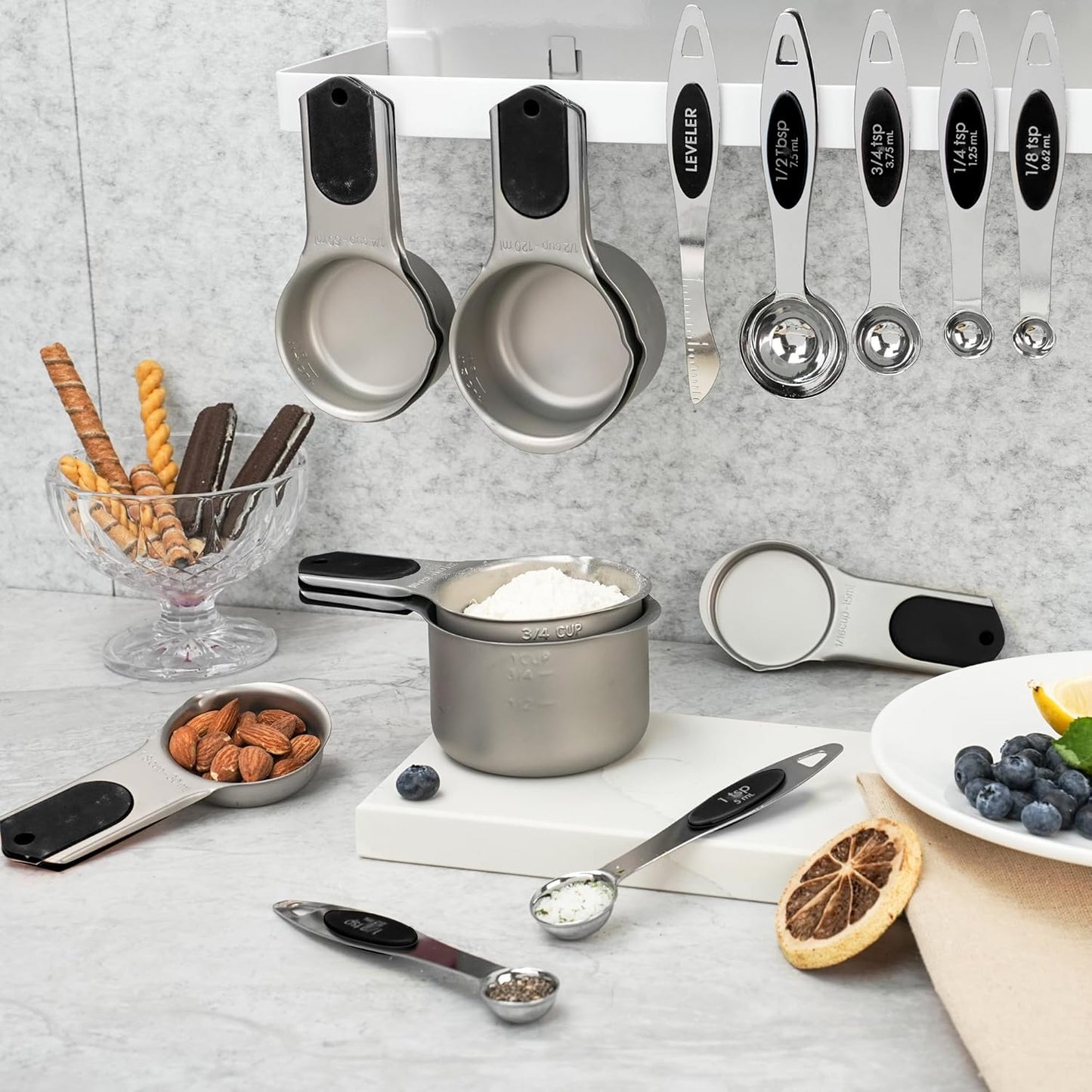 Magnetic Measuring cups and spoons Set, 304 Stainless Steel 5 Magnetic Measuring Cup and 8 Double Sided Measuring Spoons with 1 Leveler，Kitchen Gadgets for Cooking & Baking