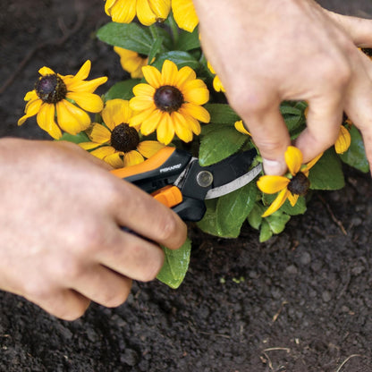 Fiskars 6" Pruning Scissors for Flowers, Buds, Weeds and Small Plants, Garden Snips with Resin Resistant Nonstick Stainless Steel Blades, Gardening Trimmers with Comfortable Handle