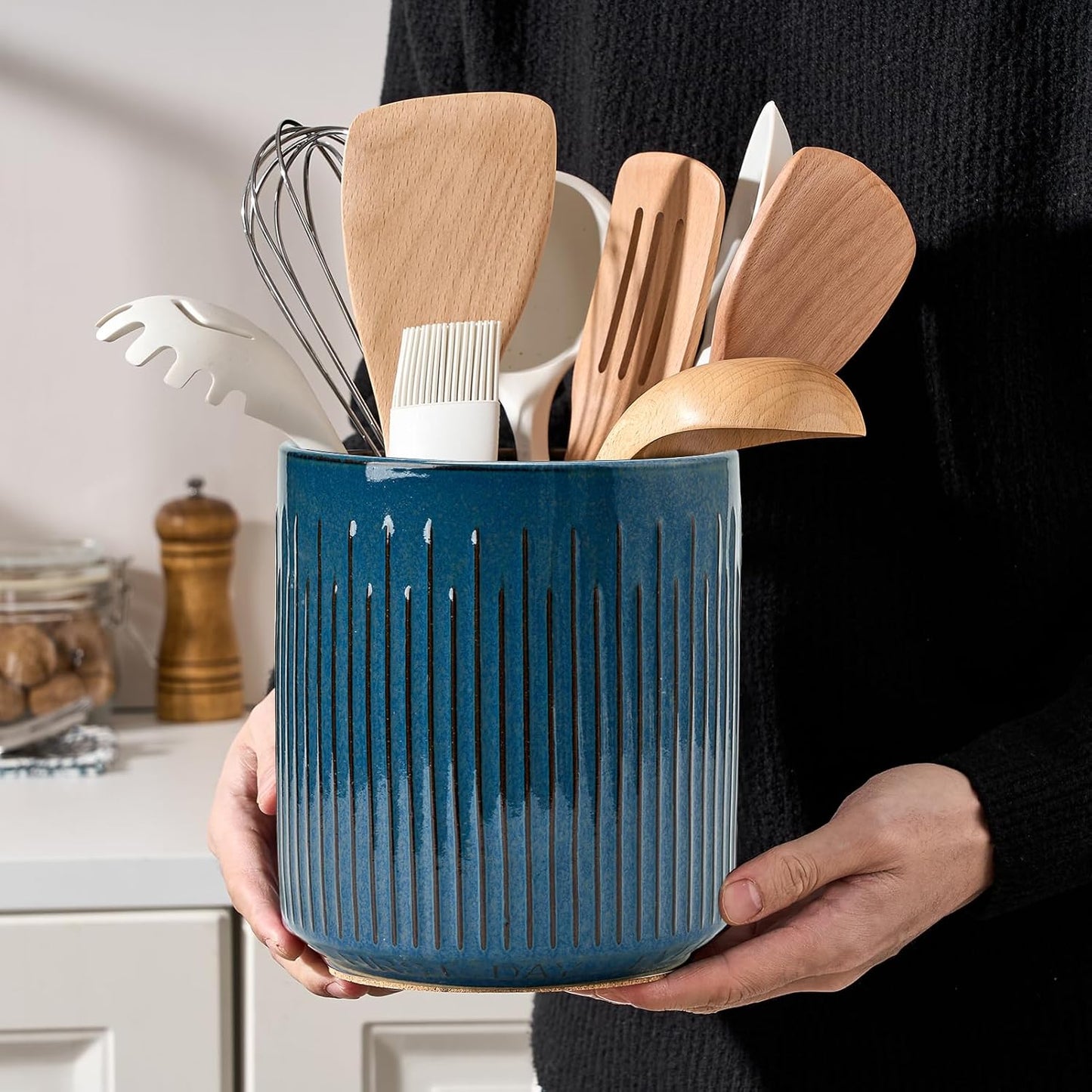 JIEMEI HOME Kitchen Utensil Holder, Ceramic Stable Utensil Crock for Countertop, 7.2" Large Utensil Organizer with Cork Mat, Removable Bamboo Divider for Kitchen Décor and Accessories, Wild Sage Earth