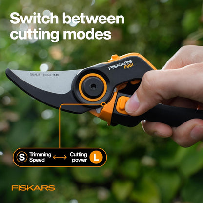 Fiskars PowerGear2 Pruning Shears, Patented Gear Technology & Cam Mechanism Multiplies Leverage, Hardened Steel Bypass Blade, Contoured Rolling Handle Reduces Hand Fatigue, 3/4" Cut Capacity