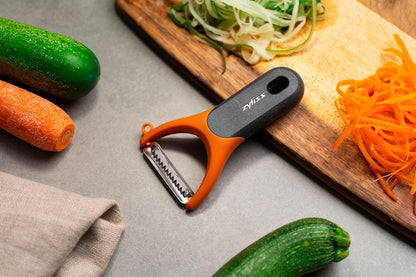 Zyliss Swivel Peeler – Ultra-Sharp Stainless Steel Blade for Potatoes, Carrots & Soft Fruits – Ergonomic Wheatstraw Grip – Built-in Eye Cutter & Safety Cover – Dishwasher Safe – Vegetable Peeler