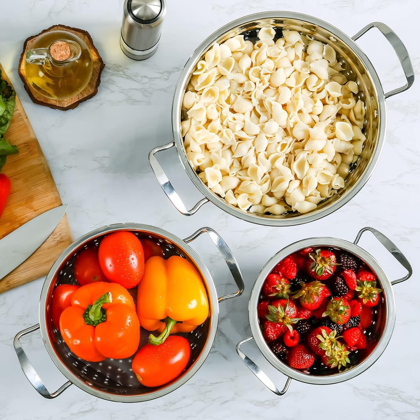 OVENTE Mixing Bowl Set with Lids, 3-Piece Stainless Steel Nesting Bowls for Easy Food Storage, Stackable Design, Kitchen Essential for Baking, Cooking and Prepping, Size 5, 3.5, 1.5QT, Silver BM46333S