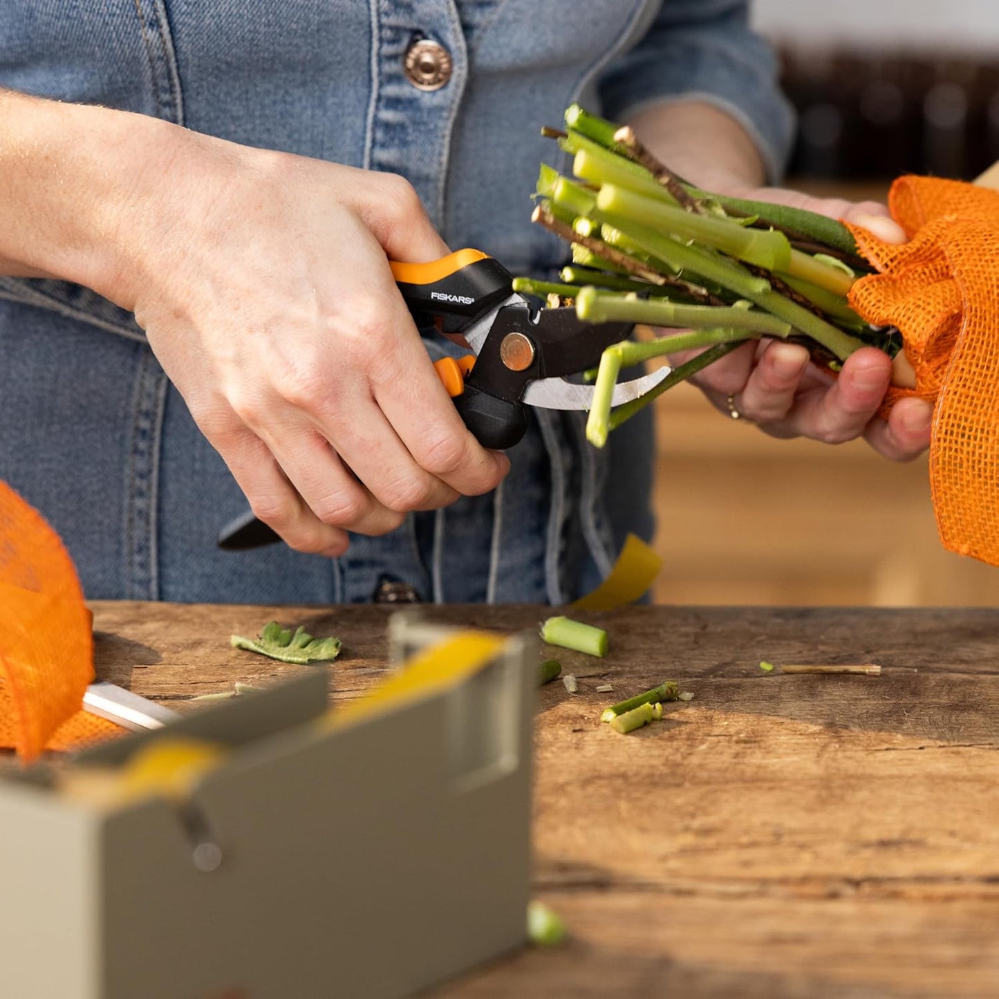 Fiskars 6" Pruning Scissors for Flowers, Buds, Weeds and Small Plants, Garden Snips with Resin Resistant Nonstick Stainless Steel Blades, Gardening Trimmers with Comfortable Handle