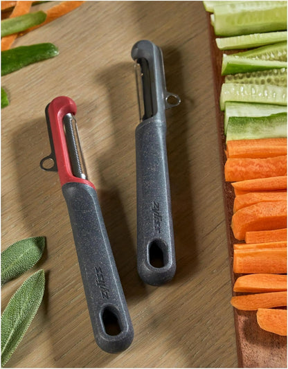 Zyliss 2 Piece Peeler Set with Universal & Soft Skin Peelers, Wheat Straw Handles, Stainless Steel & Micro-Serrated Blades, Eco-Friendly Dual Peeler Set for Fruits & Vegetables