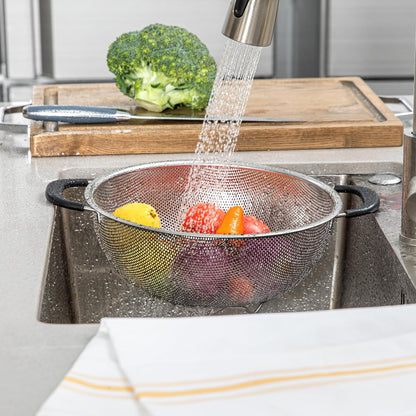 Restaurantware Colander 1 Count 5.5 qt Dishwasher-Safe Stainless Steel Coarse Mesh Colander with Over-The-Sink Expandable Handles Kitchen Strainer Basket for Pasta, Fruits, and Vegetables