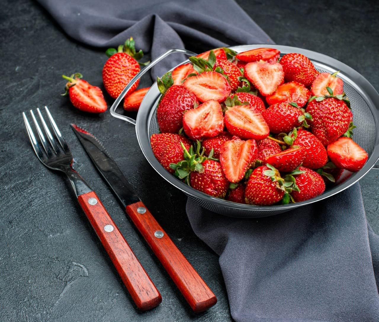 10" Large Fine Mesh Strainer with Thermo Plastic Rubber Handle - Sieve Fine Mesh Stainless Steel - Ideal to Strain Pasta, Quinoa and Rice (10" Black)