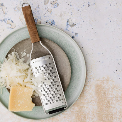 Microplane Master Series Ribbon Grater, Stainless Steel, Walnut Wood, 30 x 6.8 x 2 cm