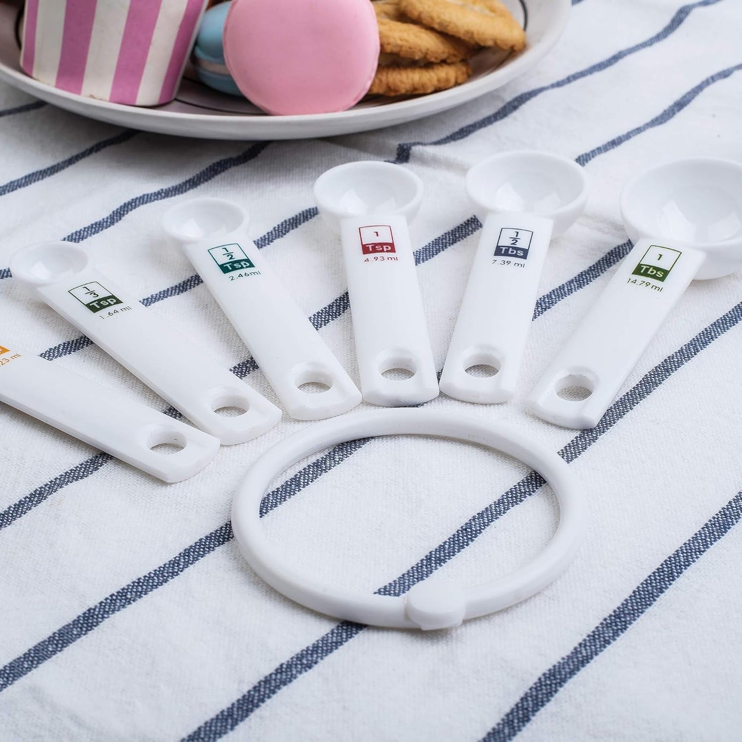Fox Run Measuring Set, 6 Piece Plastic Measuring Spoon Set, Black, 1/4 TSP to 1 TBL