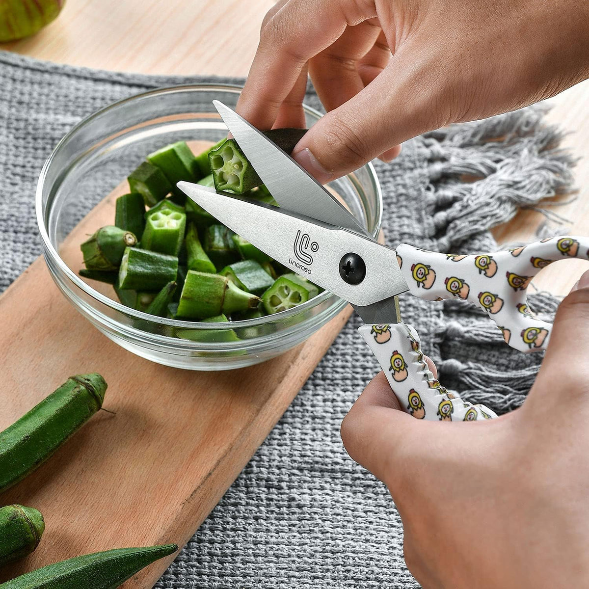 Kitchen Scissors Heavy Duty Kitchen Shears with Magnetic Holder Made with Japanese Steel 4034, Multipurpose Ultra Sharp Cooking Scissors for Meat/Vegetables/BBQ/Herbs/Pizza (Graphic,Cow)