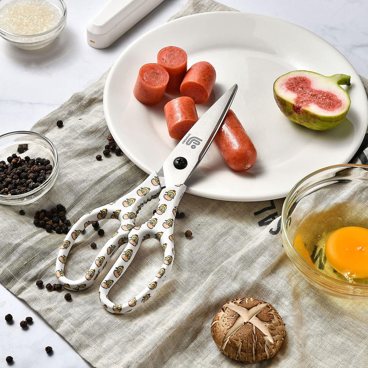 Kitchen Scissors Heavy Duty Kitchen Shears with Magnetic Holder Made with Japanese Steel 4034, Multipurpose Ultra Sharp Cooking Scissors for Meat/Vegetables/BBQ/Herbs/Pizza (Graphic,Cow)
