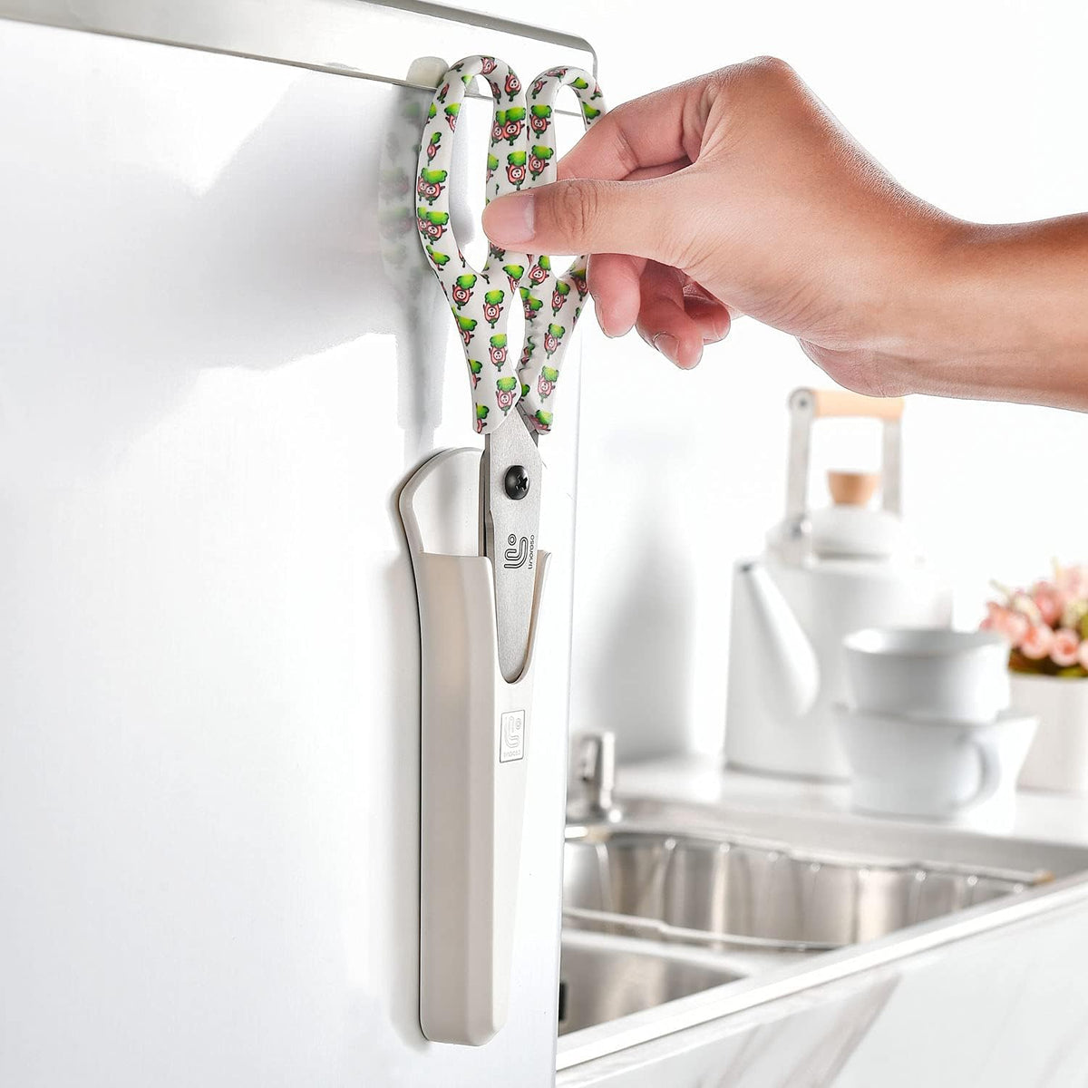 Kitchen Scissors Heavy Duty Kitchen Shears with Magnetic Holder Made with Japanese Steel 4034, Multipurpose Ultra Sharp Cooking Scissors for Meat/Vegetables/BBQ/Herbs/Pizza (Graphic,Cow)