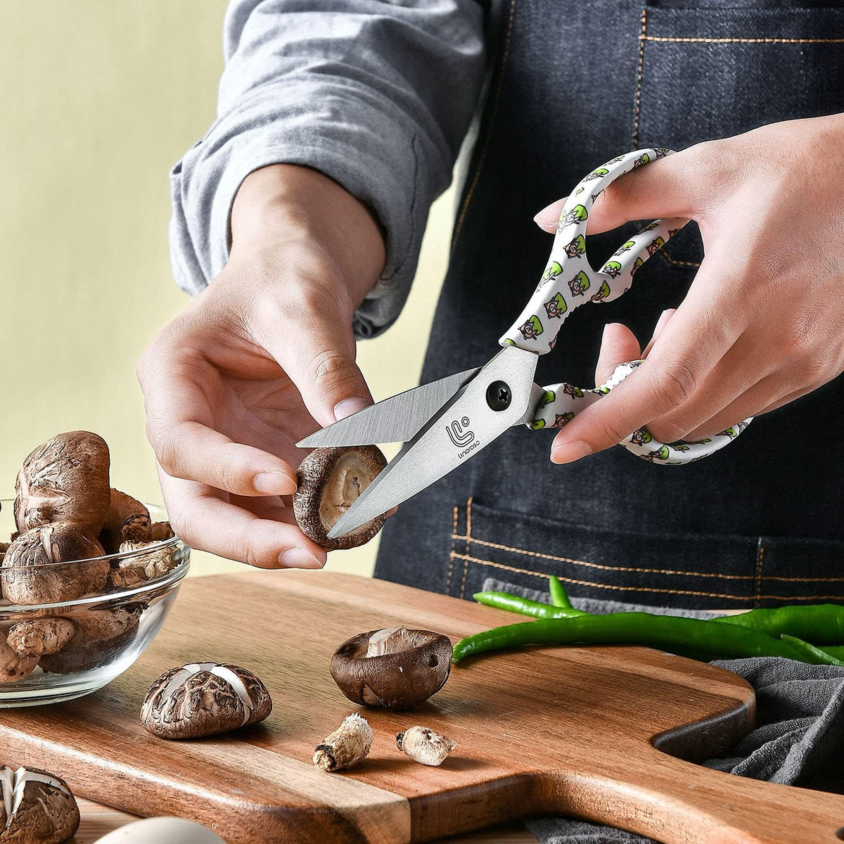 Kitchen Scissors Heavy Duty Kitchen Shears with Magnetic Holder Made with Japanese Steel 4034, Multipurpose Ultra Sharp Cooking Scissors for Meat/Vegetables/BBQ/Herbs/Pizza (Graphic,Cow)