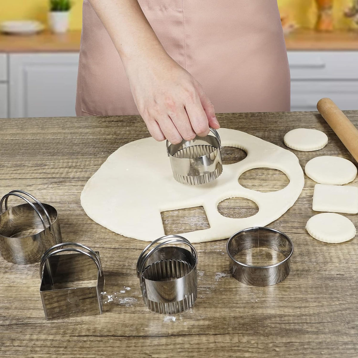 5 Pieces Circle Biscuit Cutter,Professional Stainless Steel Round Cookies Mold Tool with Handle for Baking GIFT Package