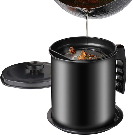 Bacon Grease Container with Fine Mesh Strainer, 1.3 L almost 6 Full Cups Iron Cooking Oil Can with Removable a Coaster Tray for Kitchen Fat Storage Black
