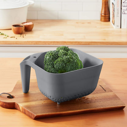 Tovolo Elements Square Colander with Handle Strainer Basket for Pasta Fruit Berries Veggies, Easy to Clean BPA Free Heat Resistant Plastic Colander with Spout 3 Quart Kitchen Strainer, Charcoal Gray
