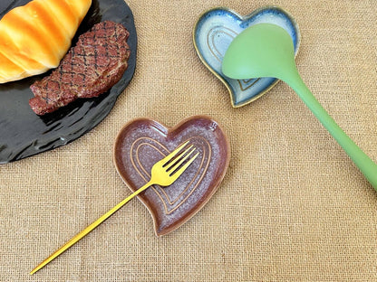 Ceramic Spoon Rest for Stove Top, Heart Cute Spoon Rest for Kitchen Counter, Cooking Spoon Holder for Kitchen Counter, Utensil Rest Spatula Rest Ladle Holder Tong Rest (Retro Red)