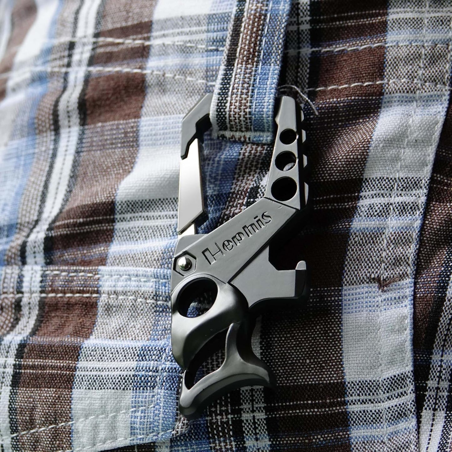 Hephis Skull Heavy Duty Key Chain,Car Emergency Escape Tool, Seat belt Cutter,Bottle Opener,Carabiner Car Key Chains