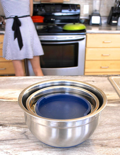 Stainless Steel Mixing Bowls with Lids and Non Slip Bases (Set of 5, Red)