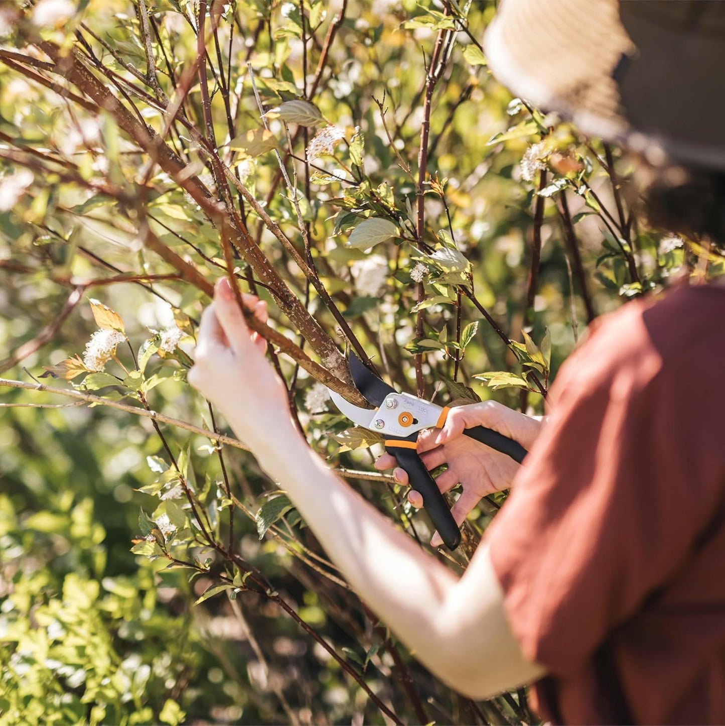 Fiskars Bypass Pruning Shears, 5/8" Cut Capacity Gardening Scissors, Self-Cleaning Sap Groove Prevents Sticking, Non-Slip Grip for Cutting Stems & Branches, Sharp Steel Blades w/ Low-Friction Coating