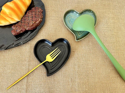 Ceramic Spoon Rest for Stove Top, Heart Cute Spoon Rest for Kitchen Counter, Cooking Spoon Holder for Kitchen Counter, Utensil Rest Spatula Rest Ladle Holder Tong Rest (Retro Red)