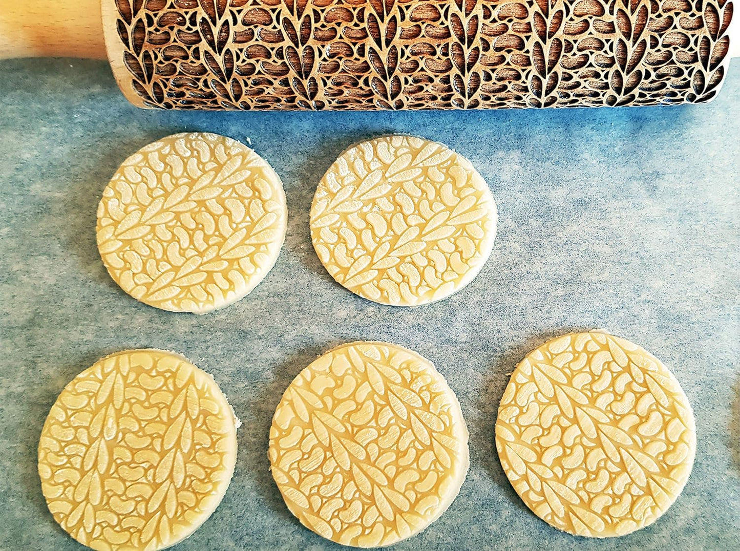 HEARTS EMBOSSING ROLLING PIN WOODEN ROLLING PIN for EMBOSSED COOKIES with LOVE HEARTS
