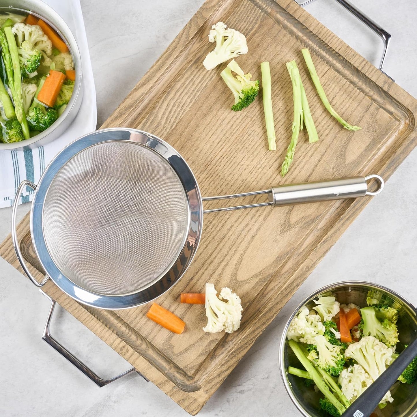 Restaurantware 11.5 in Stainless Steel Fine Mesh Strainer - German Standard Sieve Sifter with Ergonomic Handle, Dishwasher Safe - Reinforced Metal Food Strainer for Quinoa, Soup, Sauce, Baking