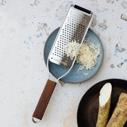 Microplane Kitchen Grater Coconut, Nuts and Horseradish Grater for Cheese, Carrot, Ginger, Coconut, Nuts and Horseradish from the Master Collection in Walnut Wood and Stainless Steel
