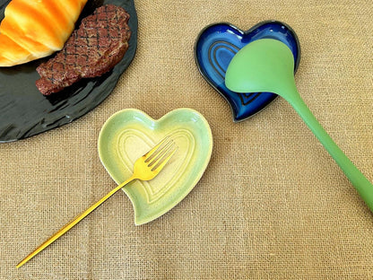Ceramic Spoon Rest for Stove Top, Heart Cute Spoon Rest for Kitchen Counter, Cooking Spoon Holder for Kitchen Counter, Utensil Rest Spatula Rest Ladle Holder Tong Rest (Retro Red)