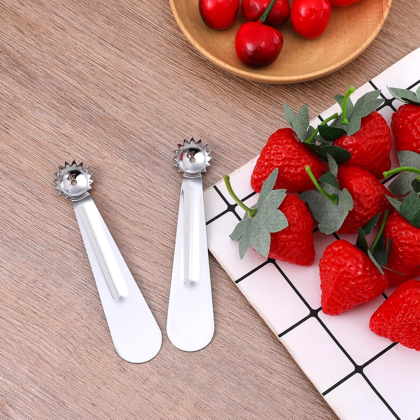SHENLIU 4Pcs Strawberry Hullers, Stainless Steel Tomato Corer Tool, Tomato Stem Corer Pineapple Pitter Tool, Strawberries Huller Stem Remover for Strawberry,Tomatos,Vegetable and Fruit Corers