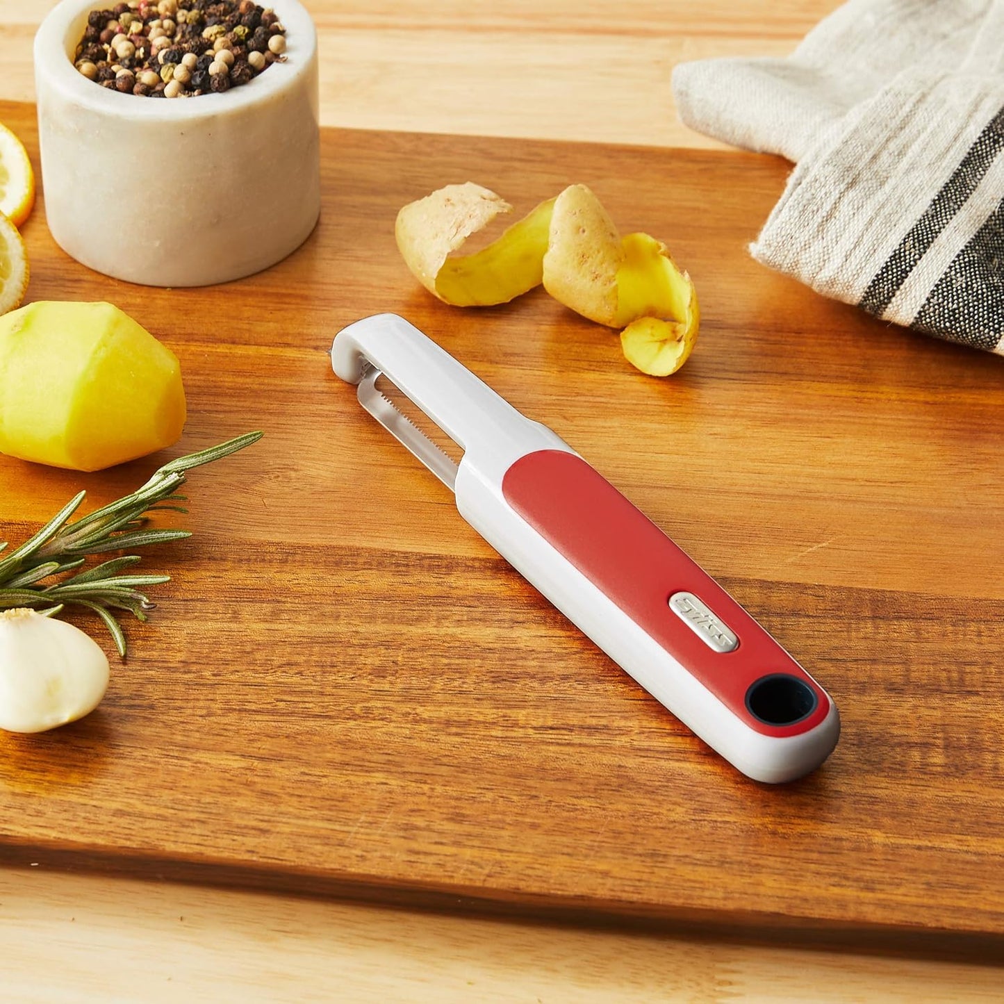Zyliss Swivel Peeler – Ultra-Sharp Stainless Steel Blade for Potatoes, Carrots & Soft Fruits – Ergonomic Wheatstraw Grip – Built-in Eye Cutter & Safety Cover – Dishwasher Safe – Vegetable Peeler