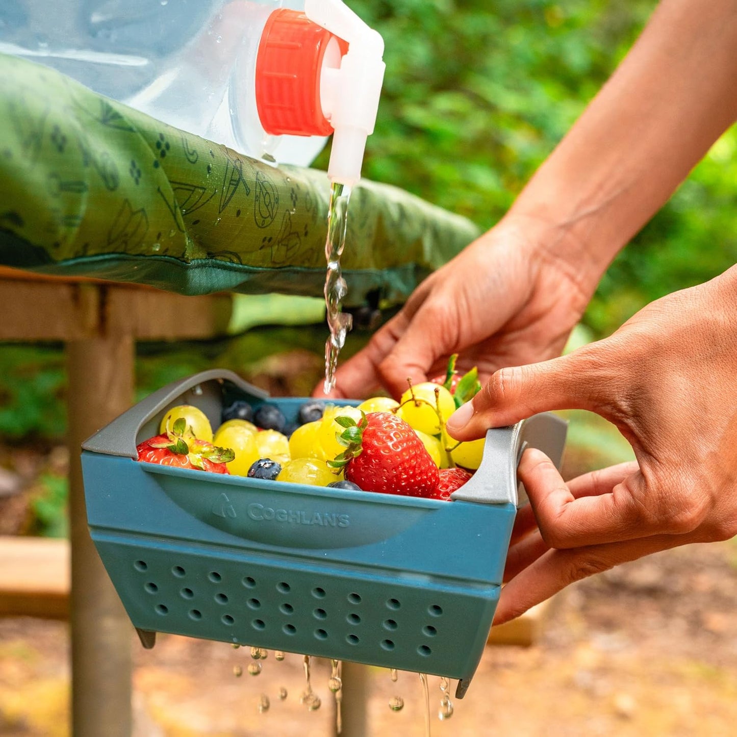 Coghlan's Snapfold Colander – 3-Quart (2.8L) Compact, Collapsible Strainer for Pasta, Vegetables, Fruit, Space-Saving, Self-Standing with Handles, for Camping and Outdoor Kitchens, Standard Size