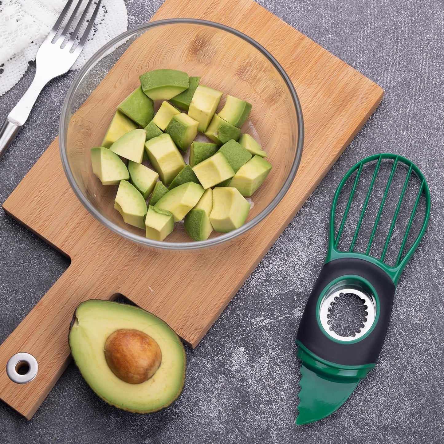 Linoroso Avocado Slicer Tool Kitchen Avocado Knife Set, Good Grips 3-in-1 Avocado Tool with Avocado cutter slicer, Avocado Pit Remover, Avocado Peeler with Cover, Green