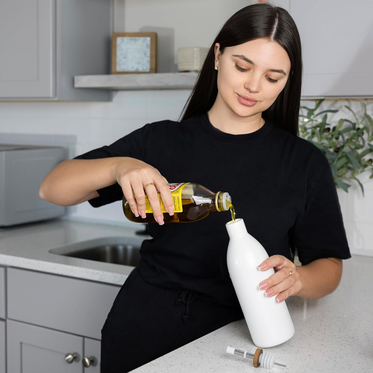 Fox Run White Ceramic Oil Bottle, 17 oz/500 ML Olive Oil Dispenser | Includes Pouring Spout & Cap To Minimize Mess | Beautiful White Ceramic Olive Oil Dispenser | Easily Cook & Make Salads