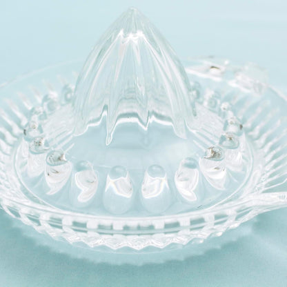 Toyo Sasaki Glass P-SGK-101-N Juicer/Squeezer, Clear, 5.5 x 5.6 x 2.8 inches (13.9 x 14.3 x 7 cm), Round, Lemon Squeezer, Dishwasher Safe, Made in Japan