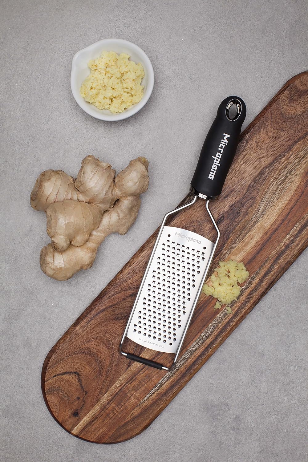 Microplane Gourmet Series Cheese Grater with Soft Touch Handle (Extra Coarse, Black)