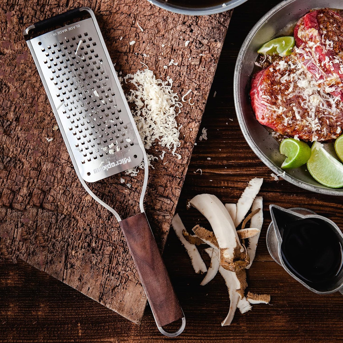 Microplane Kitchen Grater Coconut, Nuts and Horseradish Grater for Cheese, Carrot, Ginger, Coconut, Nuts and Horseradish from the Master Collection in Walnut Wood and Stainless Steel