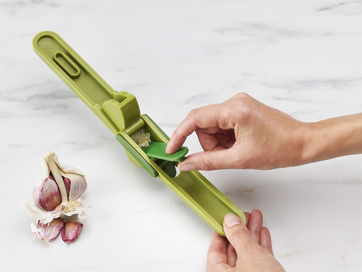 CleanForce Manual Garlic Press and Mincer with Wiper