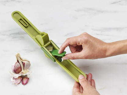 CleanForce Manual Garlic Press and Mincer with Wiper